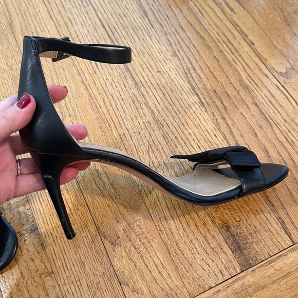 ✨BCBGMAXAZRIA Vero Cuoio Black Leather Satin Bow Ankle Strap Sandal Heel Size 8✨ - Picture 6 of 10
